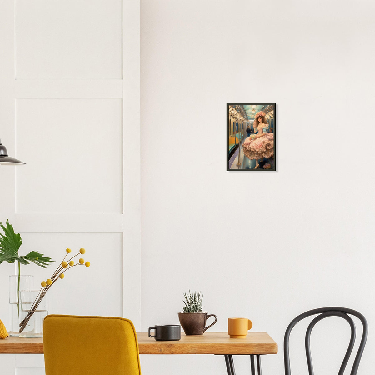 Marie on the Metro – poster in aluminium lijst boven een houten bureau met gele stoel
