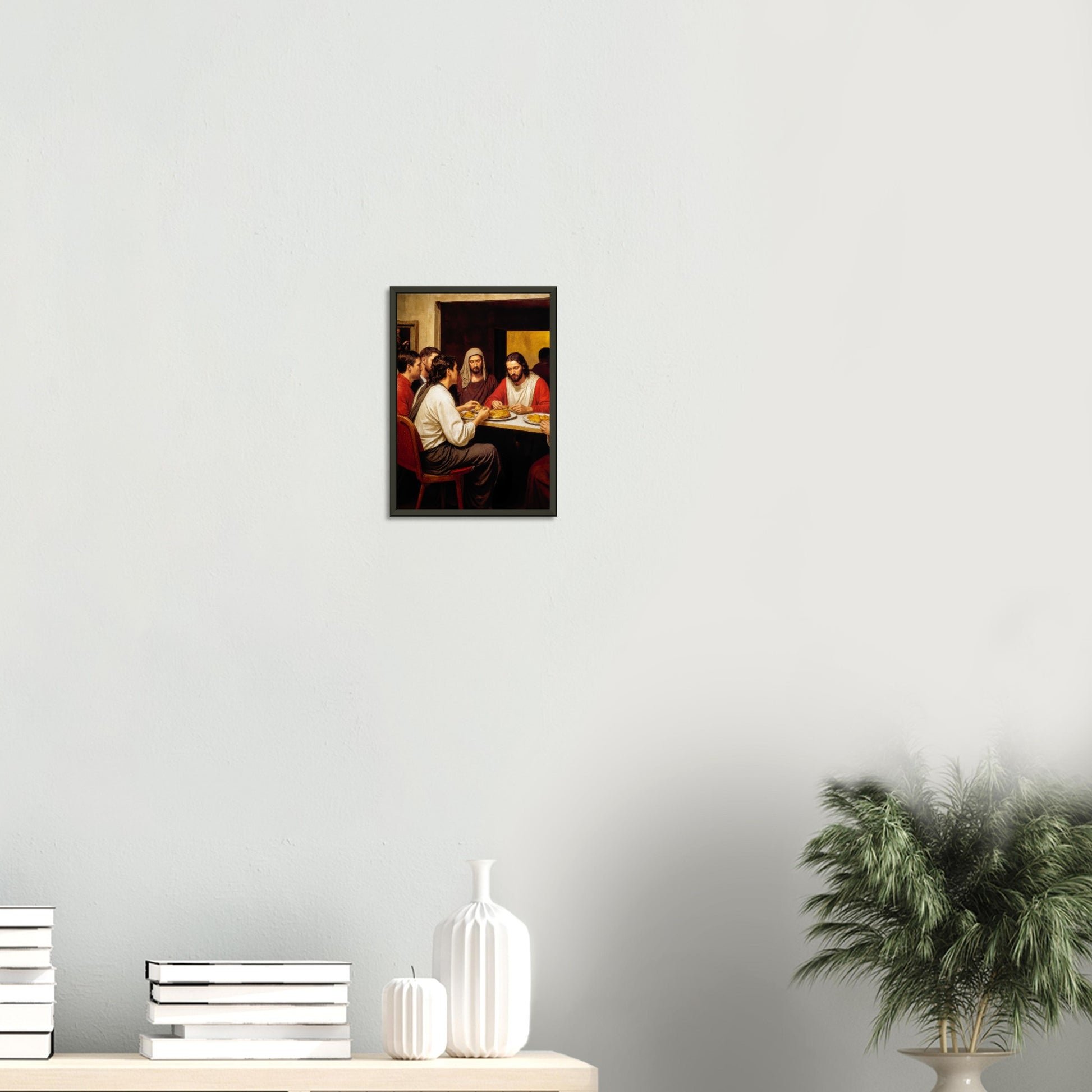 McRenaissance Supper – poster in aluminium lijst boven een wit dressoir met planten