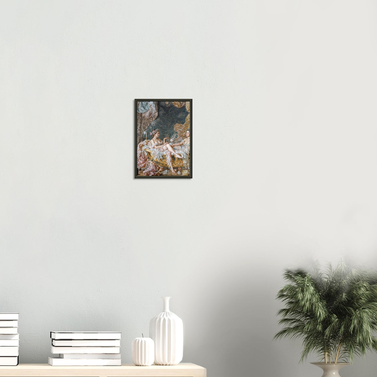 Rococo Soak – poster in aluminium lijst boven een wit dressoir met planten
